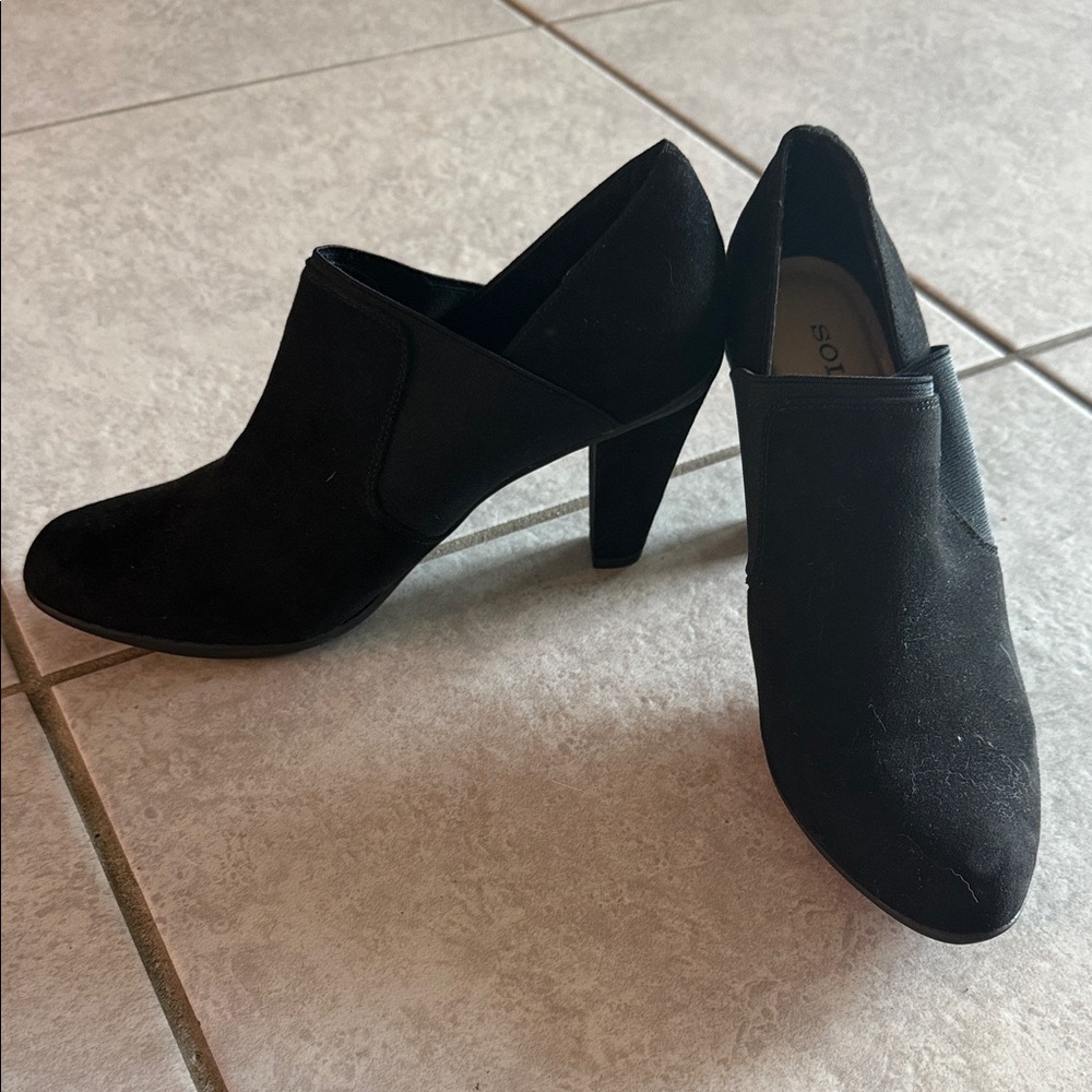 Chic Black Heeled Boots for Women
